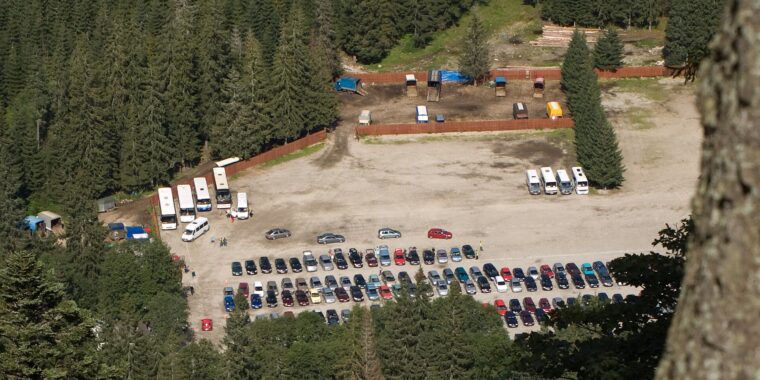 Parking Palenica Białczańska — start szlaku na Morskie Oko (Tatry)